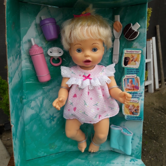 Amazing Ashley Baby Doll w Accessories Talks/Moves Arms Playmates 2001 - Picture 2 of 12